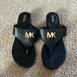 MICHAEL Michael Kors Black Leather Deanna Heeled Thong Sandal Gold Logo Size 8